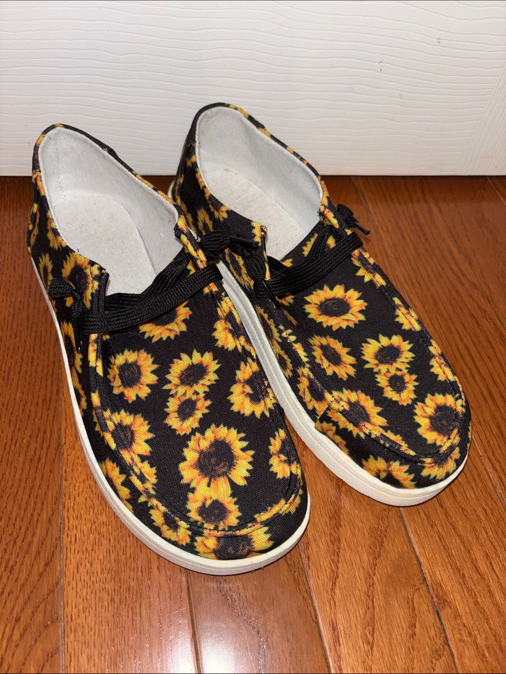 Women’s Sunflower Print Slip-On Canvas Shoes - Black & Yellow